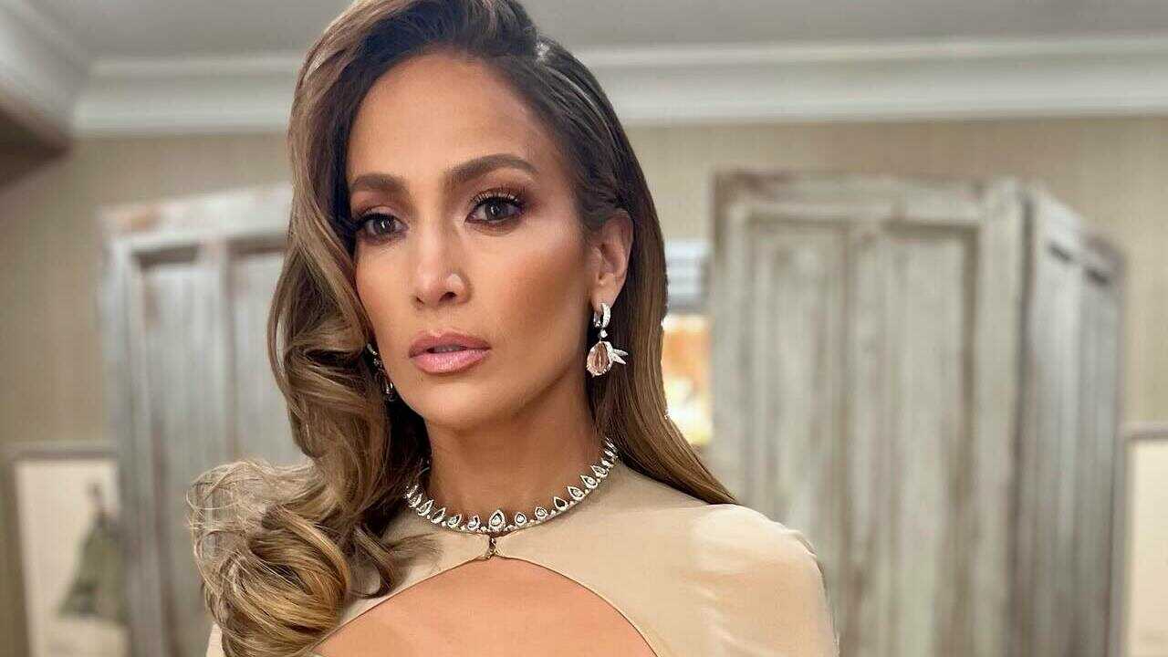 Jennifer Lopez New Fashion Outfits On 19th April 2024